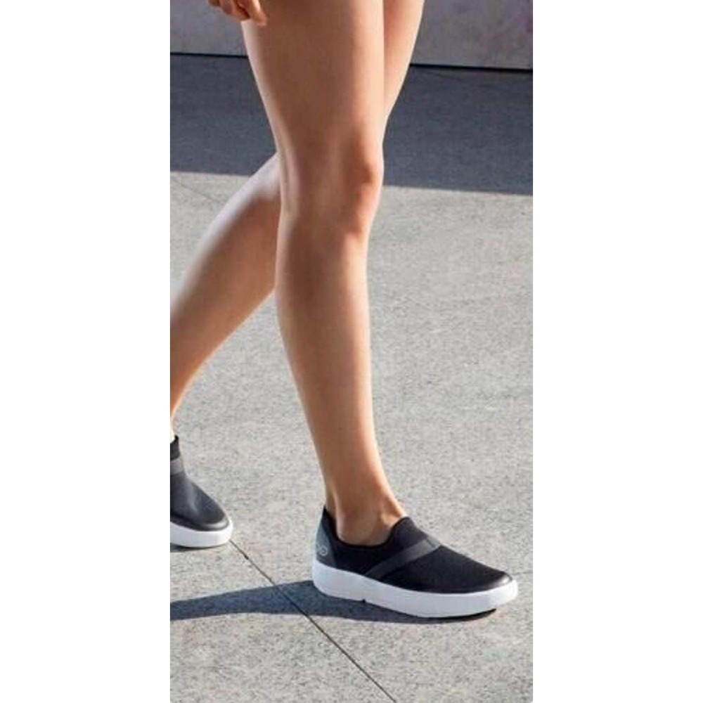 OOFOS OOmg Eezee Low Shoe Black Slip On Women's Size 11 Comfort Stretch Recovery - Picture 1 of 10